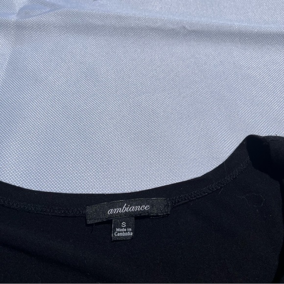 Twist-Front Crop Top 🍒 - Picture 2 of 3